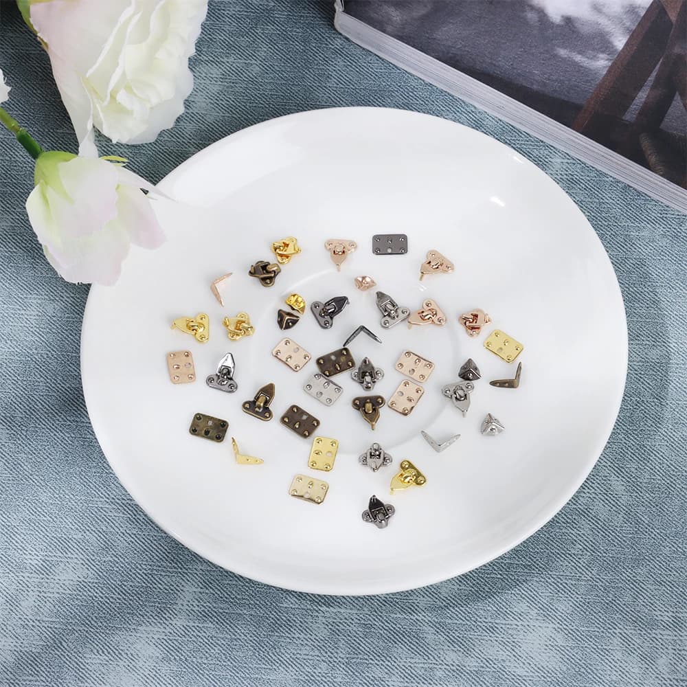 4 قطع حرف يدوية معدنية صغيرة DIY أجزاء دمية BJD حقيبة صندوق حافظة ركن حامي الأمتعة صندوق أقفال الصناديق ملحقات - 3