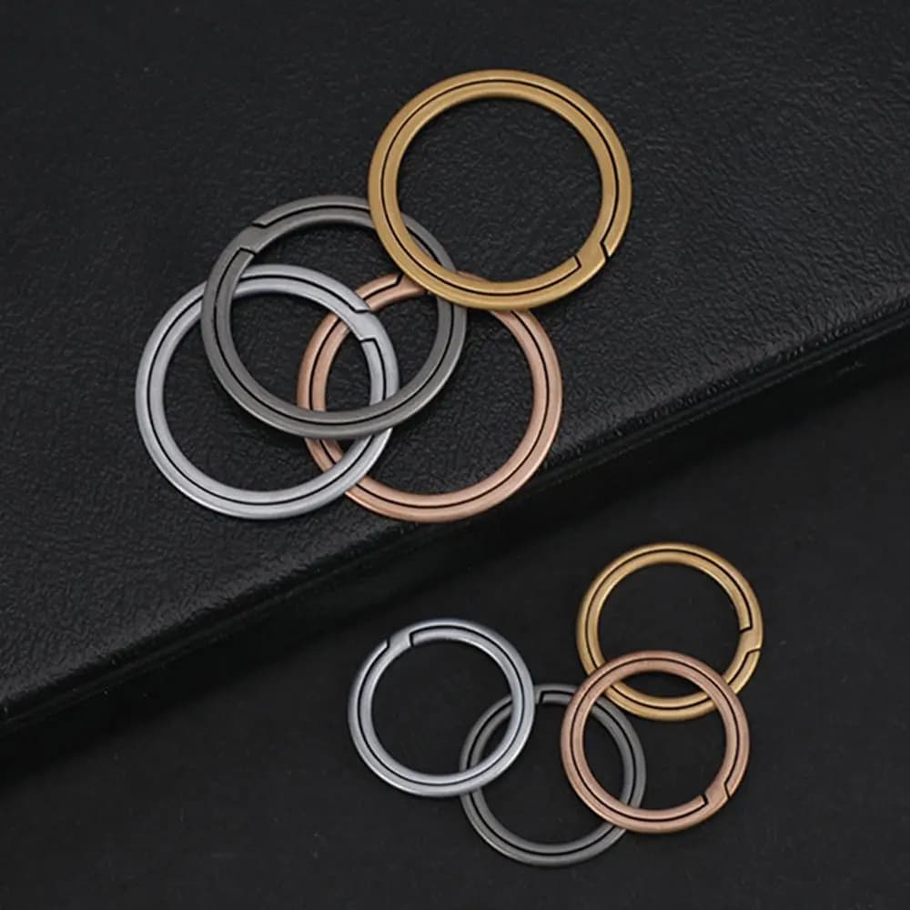 1 قطعة، سلسلة مفاتيح من سبائك التيتانيوم، خفيفة الوزن، مشبك خارجي، قلادة مفاتيح، هدية للرجال - 4