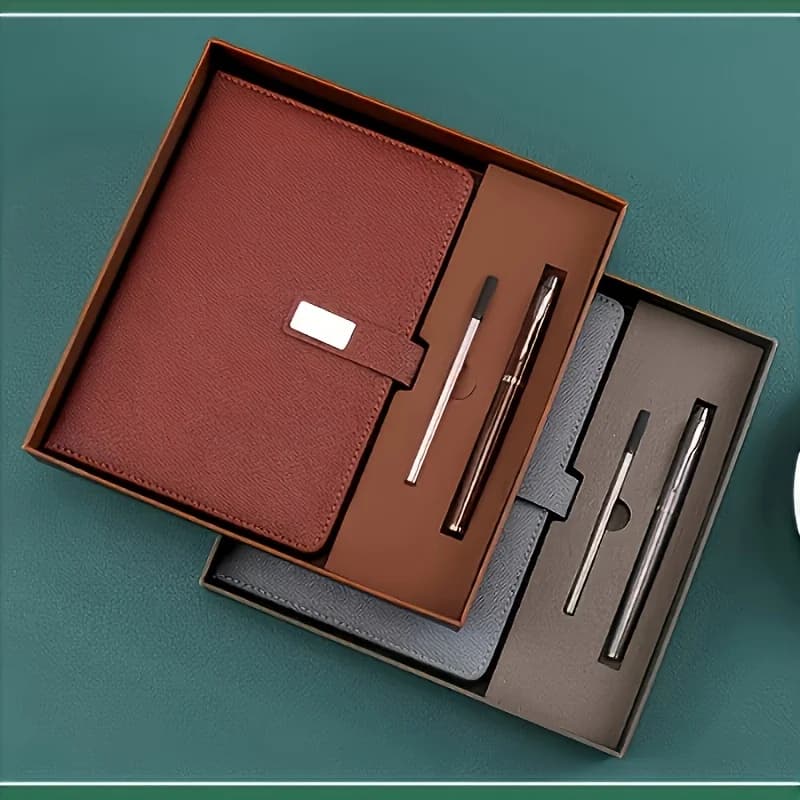 مجموعة دفتر ملاحظات A5 تحمل اسمًا محفورًا، إغلاق مغناطيسيًا، 200 صفحة، قلم وقلم رصاص - مثالية لهدايا مكتب تخرج الأعمال والمعلمين - 2