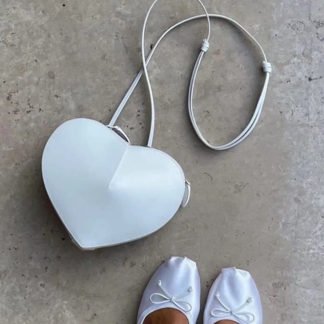 حقيبة صندوقية على شكل قلب، كروسبودي جلدية، تصميم صغير الحجم، مناسبة للاستخدام اليومي - 4