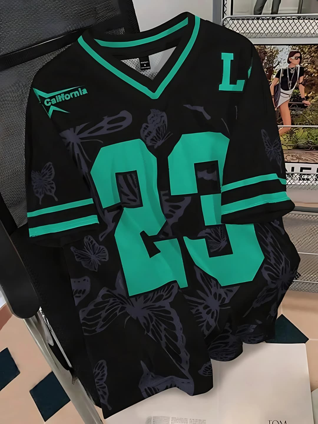 2025 Summer New Men's T-shirt Casual sporty breathable and lightweight V-neck men's T-shirt - 4