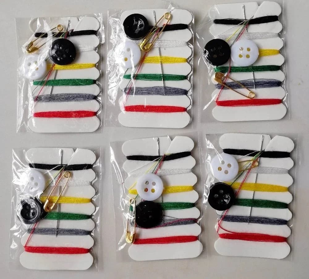 حار 10 قطعة مجموعة الخياطة المحمولة الصغيرة إبرة الموضوع زر دبوس السفر الأدوات المنزلية اليد حقيبة الخياطة للسفر لوازم الفنادق