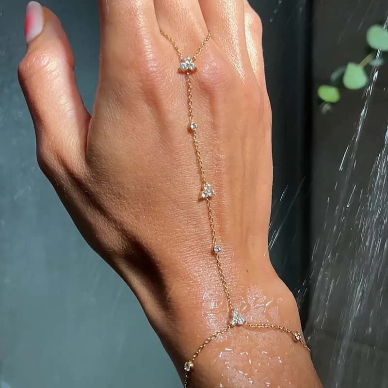سلسلة معدنية فاخرة مرصعة بالكريستال سوار للأصابع للنساء سوار بسيط بلون الذهب مرصع بالزركون سلسلة يدوية هندسية هدية مجوهرات للزفاف