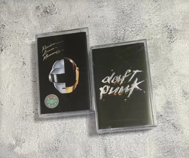 شريط موسيقى DJ Daft Punk، ألبوم Random Access Memories، Discovery، أشرطة كاسيت، أزياء تنكرية، مسجل، مشغل سيارة، صندوق موسيقى تصويرية، مجموعة