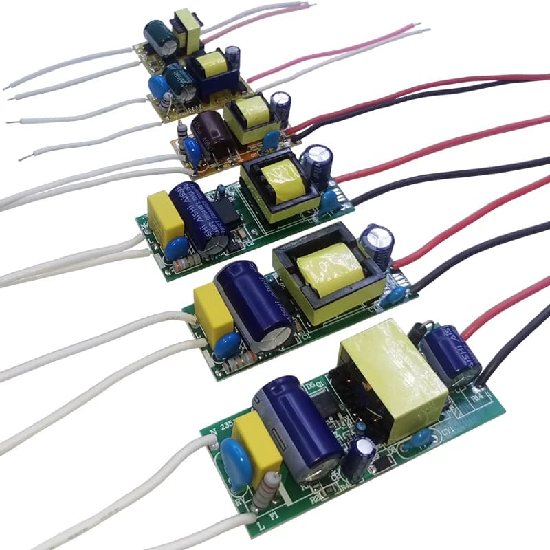 1-3 واط 4-7 واط 8-12 واط 15-18 واط، 20-24 واط، 25-36 واط مصدر طاقة LED مدمج بإضاءة تيار ثابت 110-265 فولت مخرج 300 مللي أمبير محول