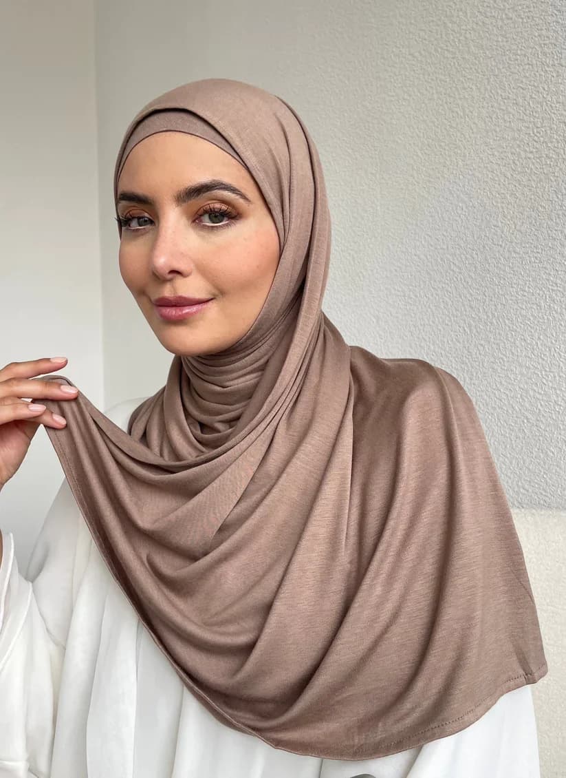 طقم حجاب جيرسي متطابق مكون من قطعتين من حجاب جيرسي بألوان متطابقة مع شالات داخلية - 3