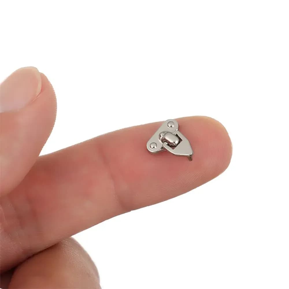 4 قطع حرف يدوية معدنية صغيرة DIY أجزاء دمية BJD حقيبة صندوق حافظة ركن حامي الأمتعة صندوق أقفال الصناديق ملحقات - 5