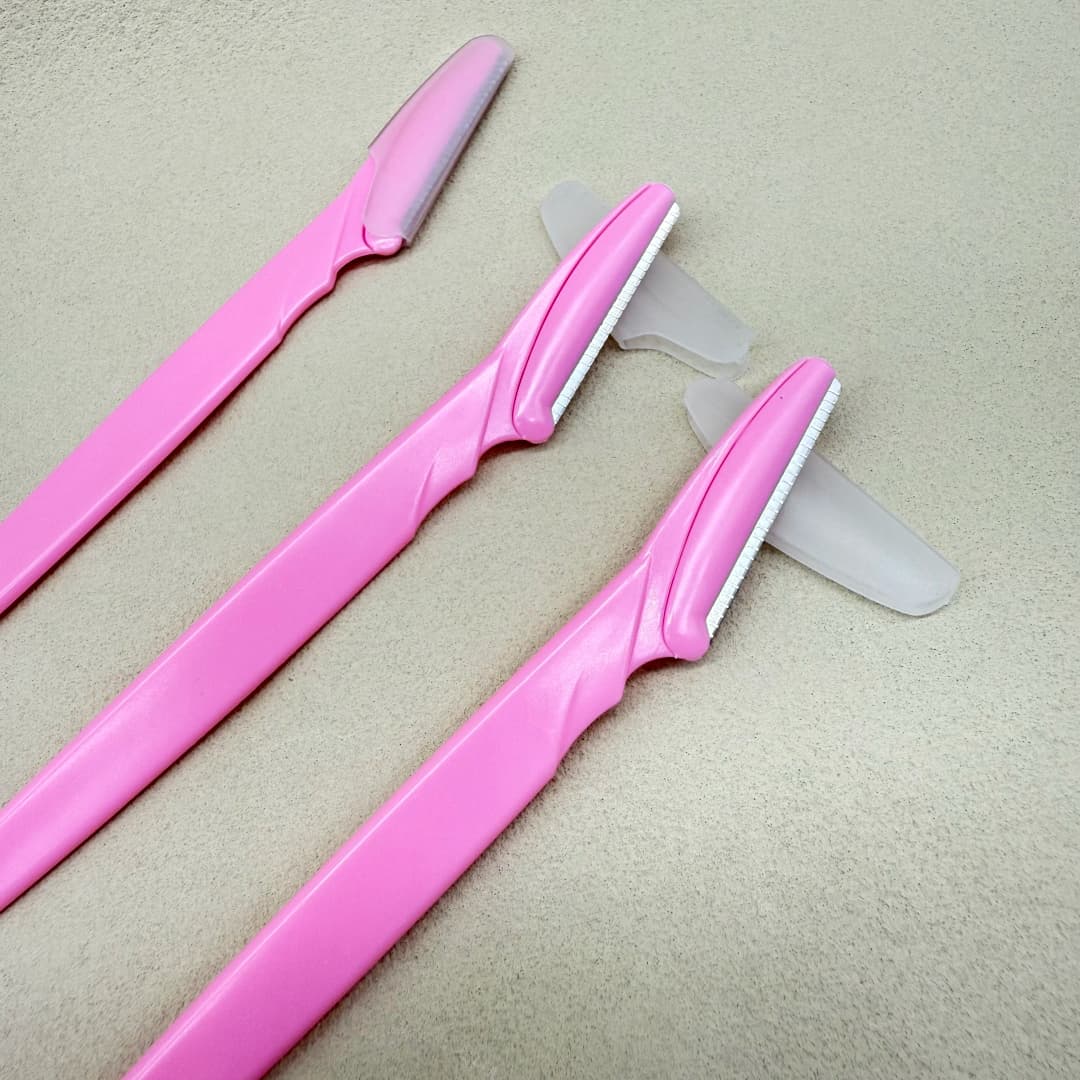 100 قطعة/حقيبة سكاكين تشذيب الحواجب ماكينة حلاقة وجه محمولة مزيل شعر شفرات حلاقة تشكيل الحواجب وإزالة الشعر - 6