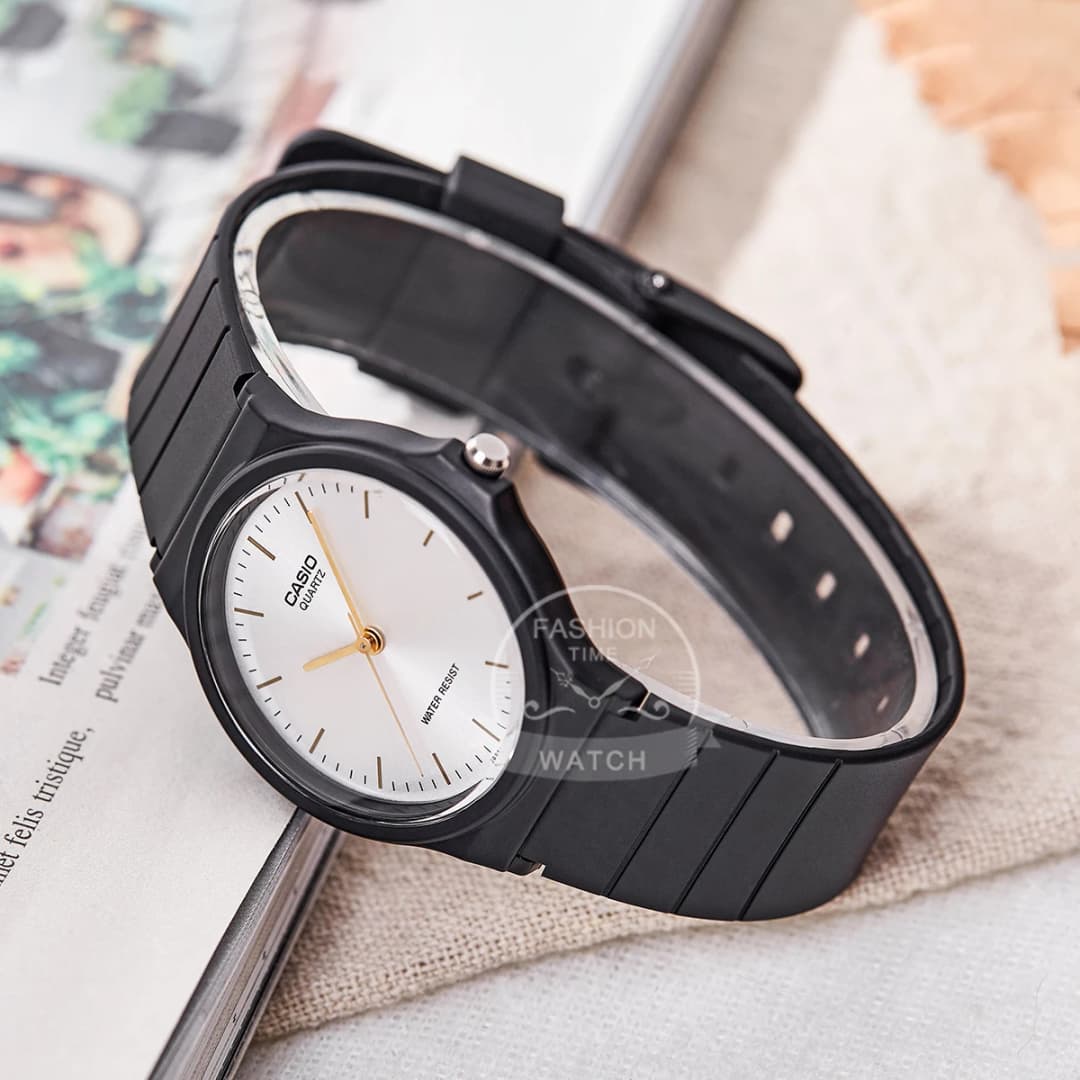 ساعة Casio رجالية فاخرة مقاومة للماء حتى 30 متر مع تصميم عسكري - 2