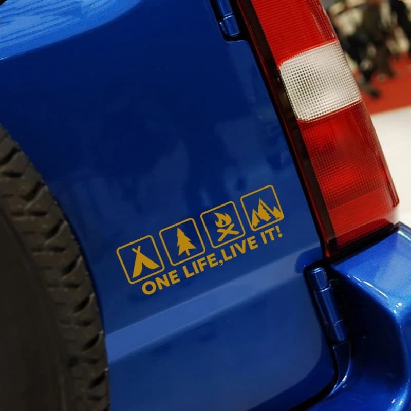 ملصق سيارة متحمس للتخييم في الهواء الطلق من One Life Live It، ملصق رباعي للبقاء على قيد الحياة في البرية، مناسب لجسم السيارة والنوافذ - 2