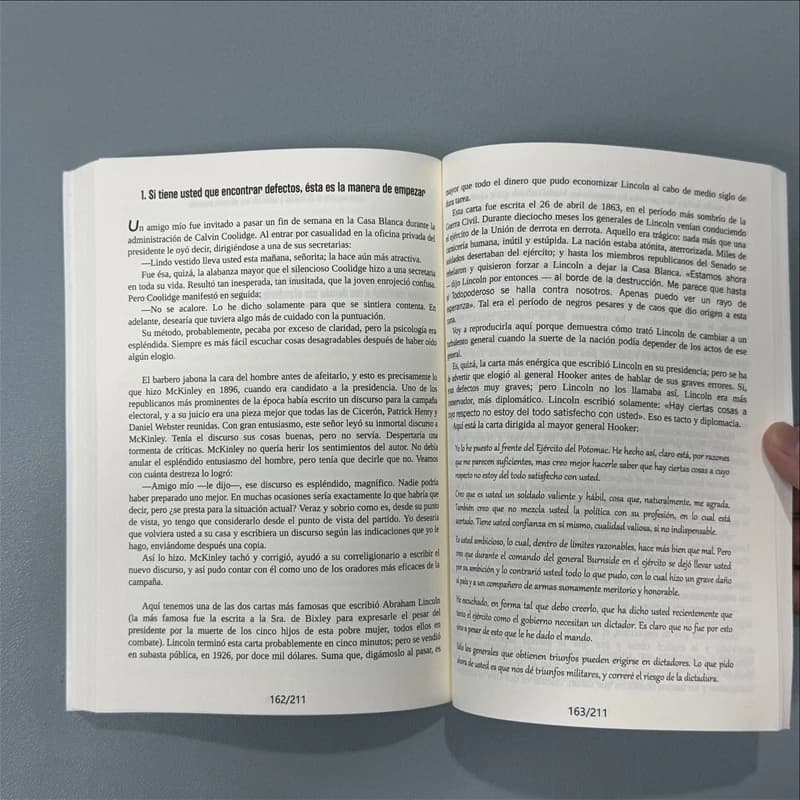 How to Win Friends and Influence People, How to Win Friends and Influence People by Dale Carnegie Spanish Books - 2