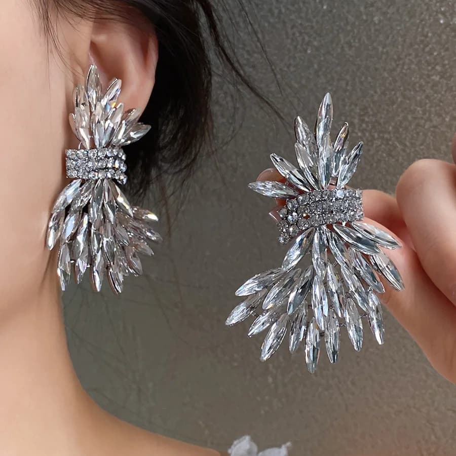 أقراط مسامير كبيرة مرصعة بالكريستال اللامع للنساء، تصميم فاخر من العلامة التجارية، إكسسوارات أذن للحفلات، مجوهرات حفلات العطلات - 2