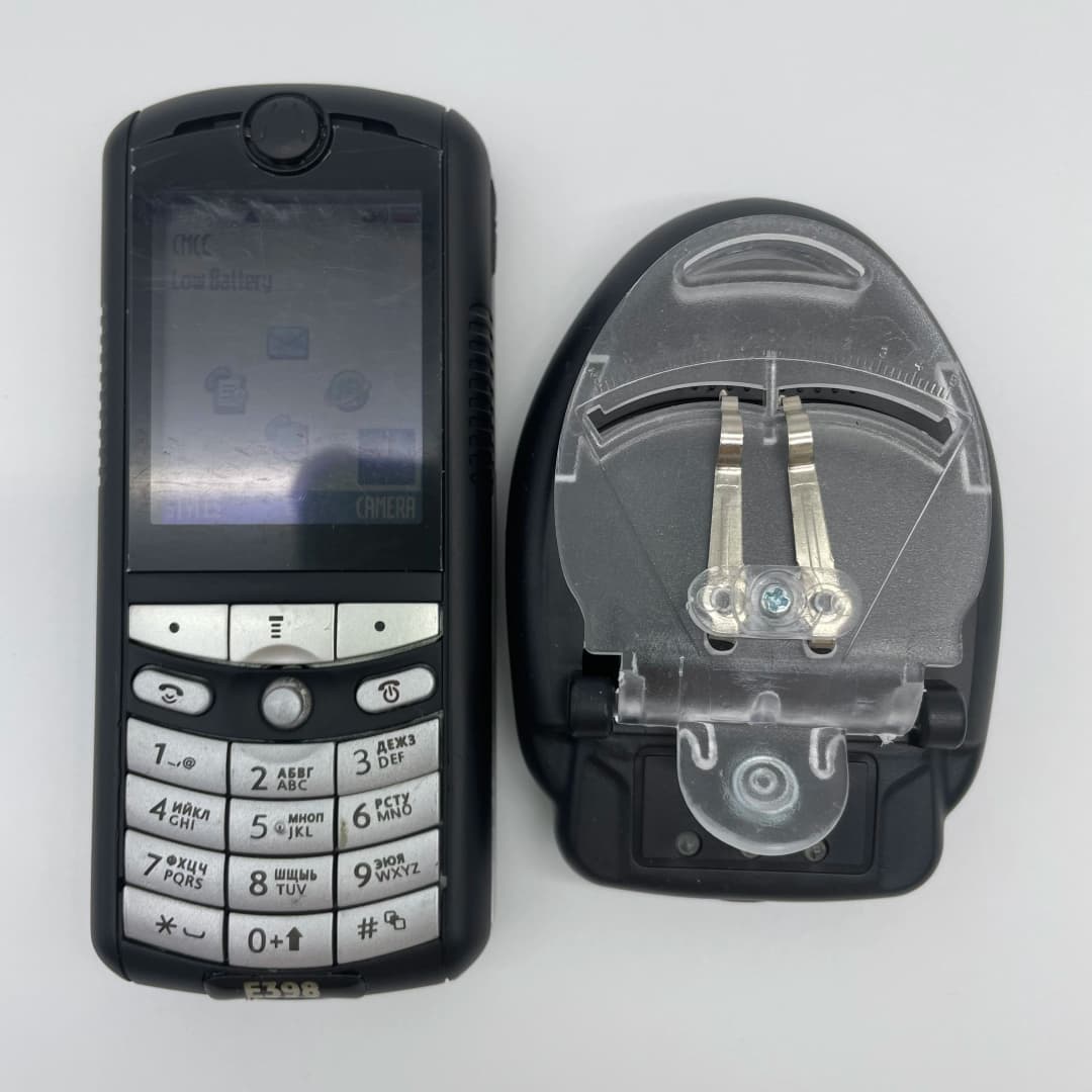 هاتف محمول موتورولا E398 أصلي مفتوح 2G بشاشة 1.9 بوصة وبطارية 830 مللي أمبير وكاميرا 0.3 ميجابكسل وبلوتوث - 6