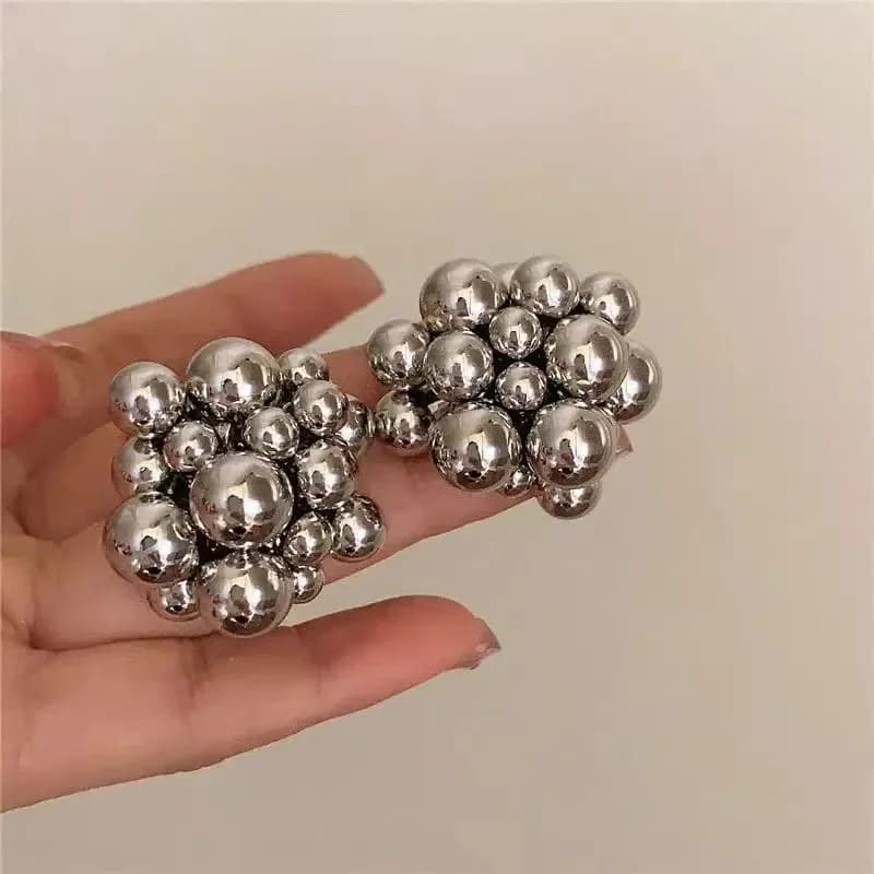أقراط مسامير أنيقة من CCB بتصميم فريد من الخرز الكروي البلاستيكي المضفر للنساء، أقراط ثقب ذهبية اللون بتصميم قوطي عصري، هدية مجوهرات للحفلات