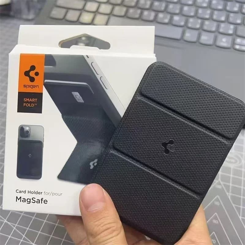 حامل بطاقات Spigen لماغ سيف، حامل هاتف قابل للطي لآيفون 17 و12 و13 و14 و15 و16 و17 و18 برو ماكس