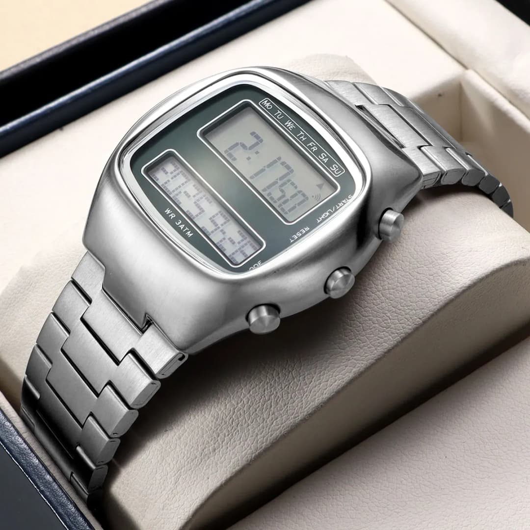 ساعة رجالية رقمية كلاسيكية بشاشة مزدوجة وإضاءة خلفية عرض السنة والشهر والتاريخ والأسبوع سوار من الستانلس ستيل ساعة معصم للجنسين