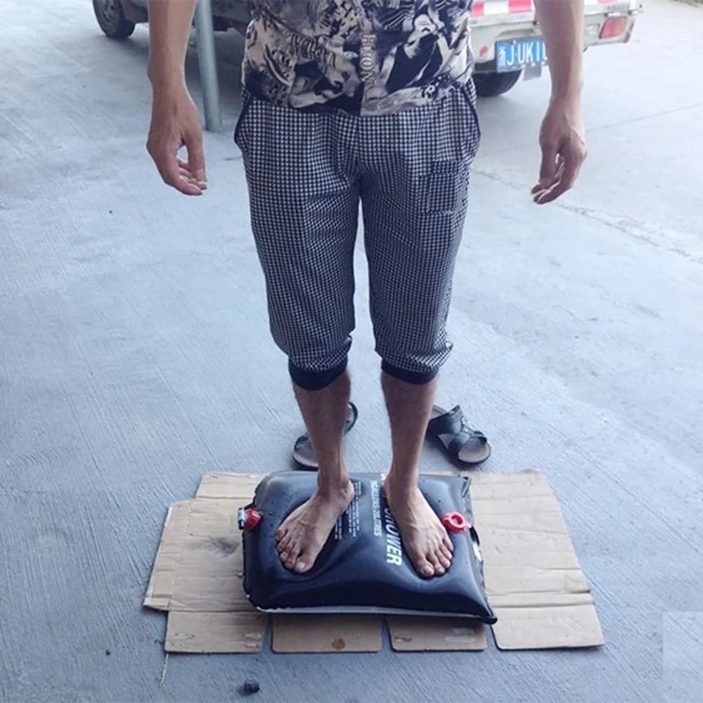 حقيبة استحمام تخييم محمولة 20 لتر مع خرطوم قابل للإزالة رأس دش قابل للتبديل تشغيل/إيقاف معدات تخييم بالسيارة حقيبة تخزين مياه للنزهات - 4