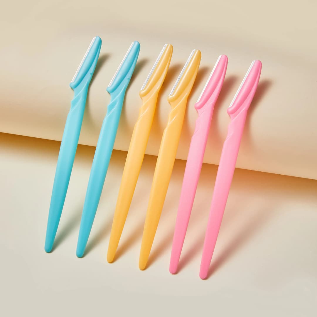 شفرة تشذيب الحاجبين المحمولة ماكينة حلاقة الوجه النسائية أداة إزالة الشعر الآمنة لتشذيب الحاجبين