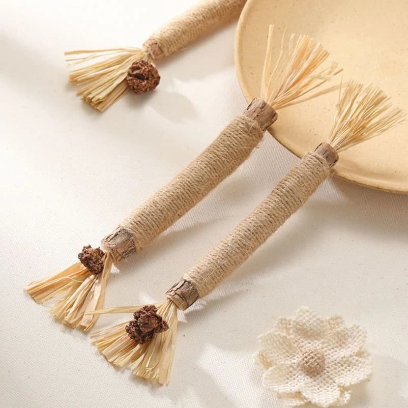 لعبة خشبية للقطط على شكل مضلع، وجبات خفيفة، عصا طبيعية لتنظيف الأسنان ومضادة للعث