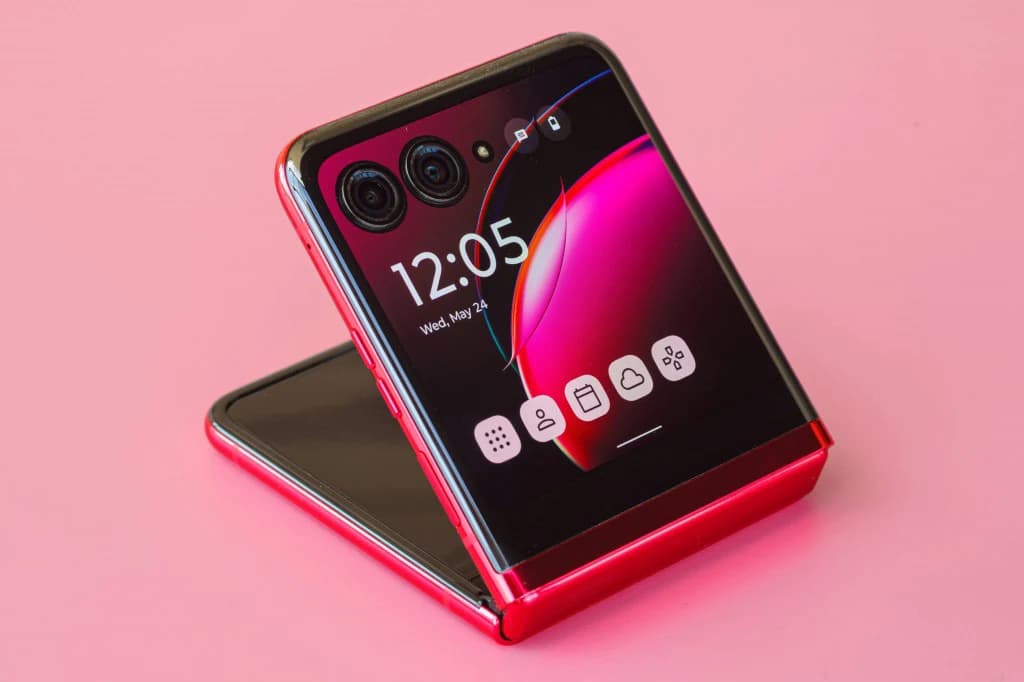 98%New Motorola Razr 40 Ultra 5G XT2321 Mobile phone CPU Qualcomm Snapdragon 8+ Gen 1 Screen 6.9" Fingerprint Android Used phone - 2