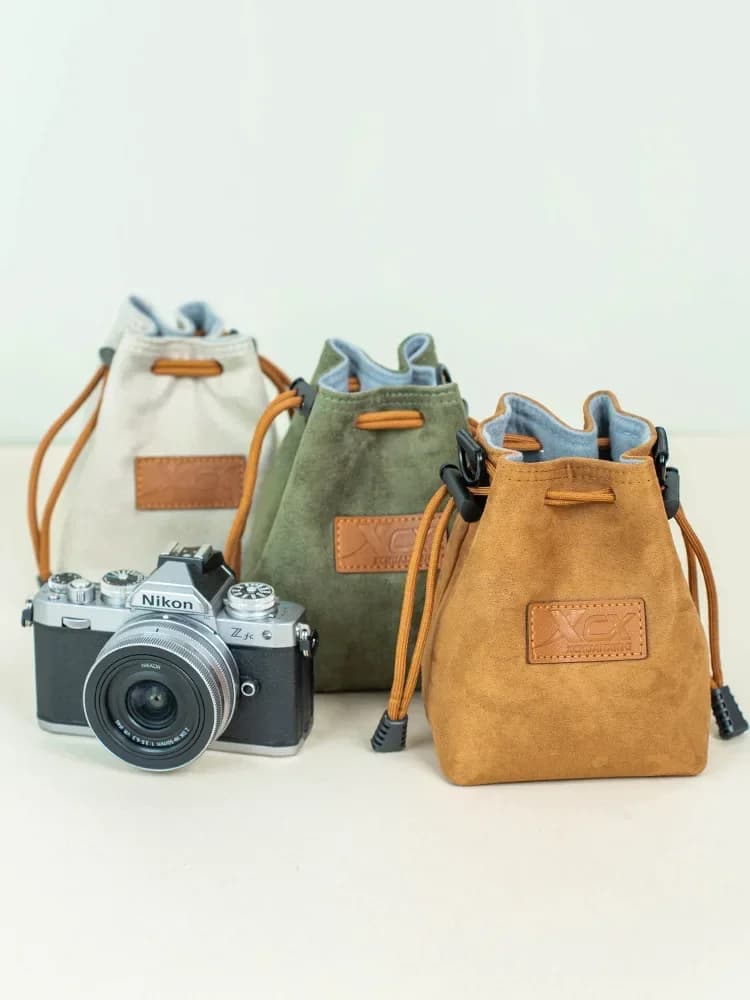 حقيبة كاميرا Instax mini 12 EVO، متوافقة مع Canon وNikon وSony وPentax، حقيبة كتف واحدة للسفر، جراب مقاوم للماء لـ iPhone 15 وAirPods Pro - 3