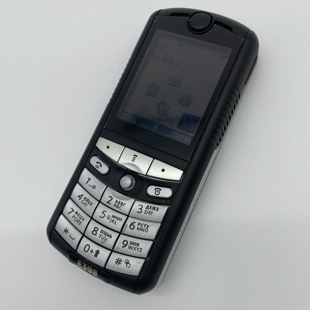 هاتف محمول موتورولا E398 أصلي مفتوح 2G بشاشة 1.9 بوصة وبطارية 830 مللي أمبير وكاميرا 0.3 ميجابكسل وبلوتوث - 4