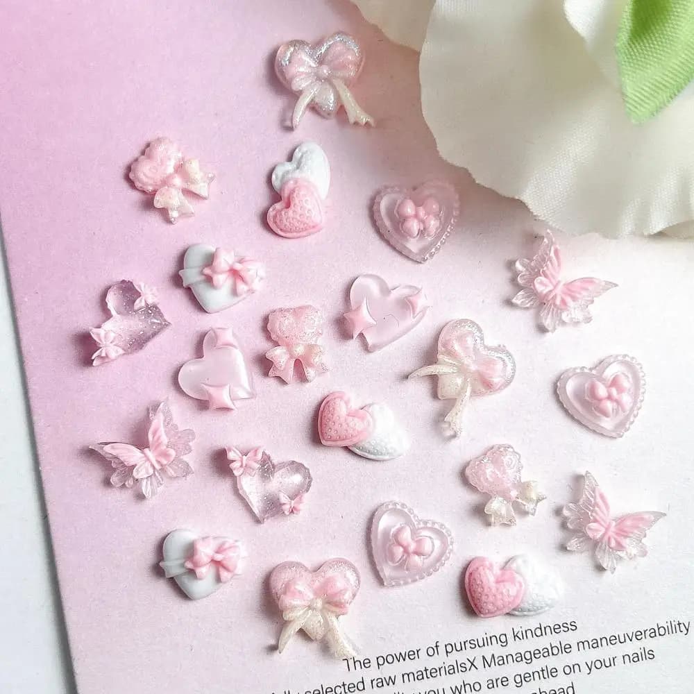 سلسلة وردية جديدة من زينة الأظافر على شكل قلب من الراتنج، فراشة مضيئة ثلاثية الأبعاد، زينة أظافر على شكل قلب خوخ، زينة أظافر حلوة