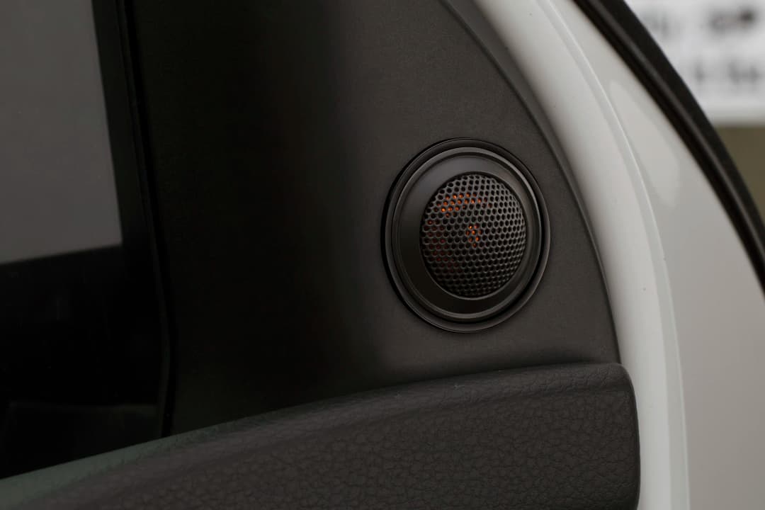 سماعة سيارة JBL ثنائية الاتجاه 6.5 بوصة طاقة مقدرة 60 واط طاقة الذروة 180 واط تويتر باب مضخم صوت متوسط - 6