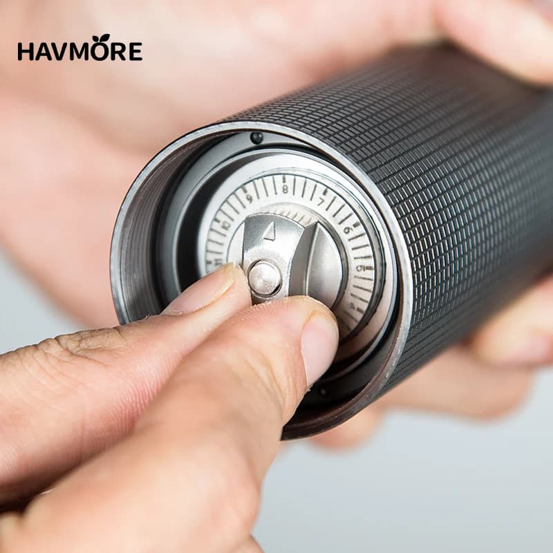 مطحنة قهوة يدوية احترافية، ترقية بجسم معدني بالكامل، تصميم مقاوم للانزلاق، مطحنة محمولة مع بُر داخلي - 5