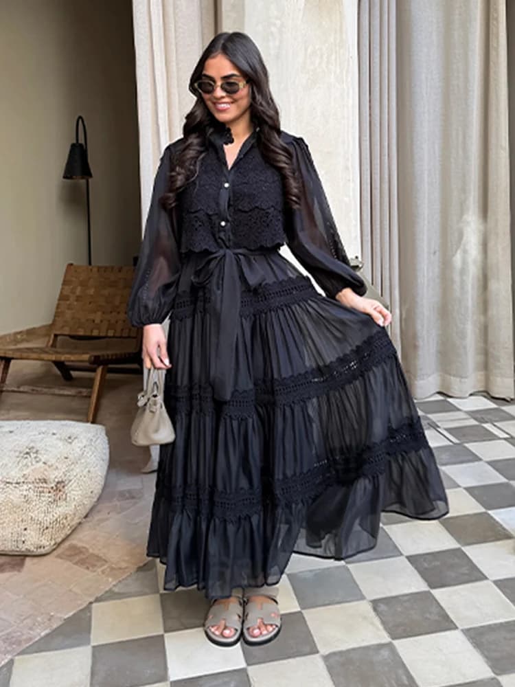 فستان طويل مفرغ بأكمام فانوسية، رباط وخرز، أزرار أمامية، ربيع وصيف 2026، تصميم سادة - 2