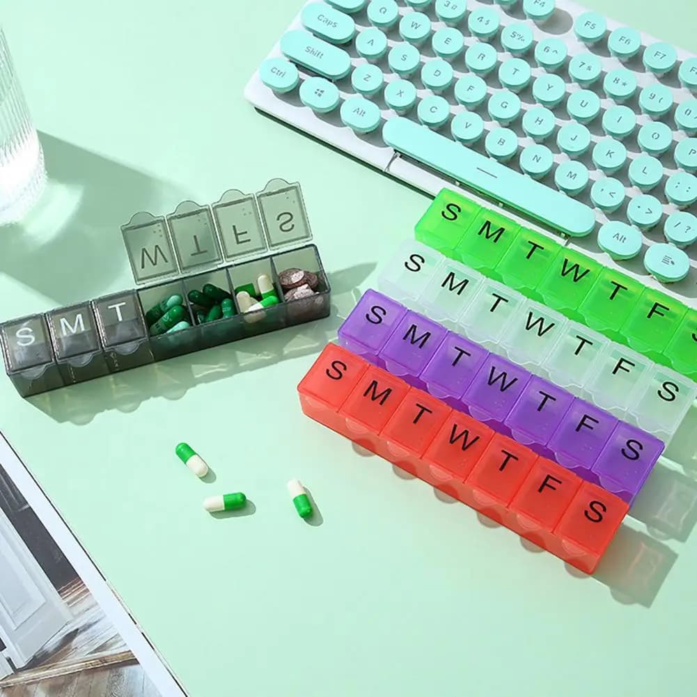 7 شبكات صندوق حبوب مقسم أسبوعيًا غطاء شفاف تاريخ مطبوع مقاوم للرطوبة منظم قرص السفر صندوق تخزين الأدوية - 2