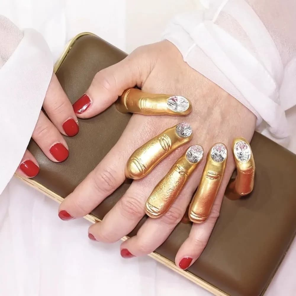 Big Hand Design Fashion Show Ring Heavy-Work Luxury Hand-In-Prayer Design Gold-Plated Big Hand Ring Elegant Exaggerated Ring