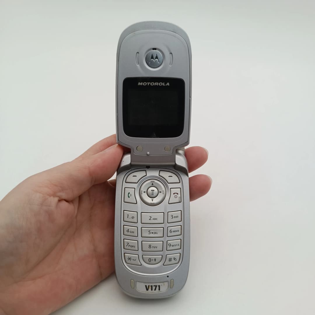 موتورولا V171 أصلي مفتوح 2G بطارية 920 مللي أمبير GSM 900 / 1800 هاتف محمول - 2