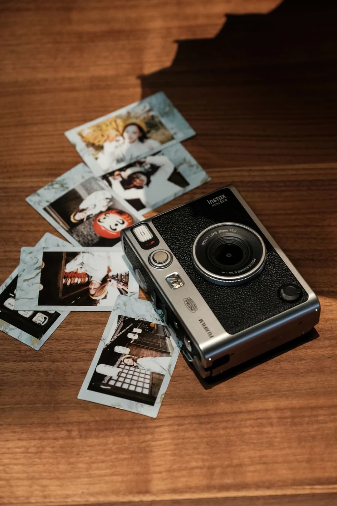 كاميرا Fujifilm Instax Mini Evo الجديدة طابعة صور فورية للهاتف الذكي + (اختياري حقيبة عمودية Instax + واقي + 20 فيلم) - 5