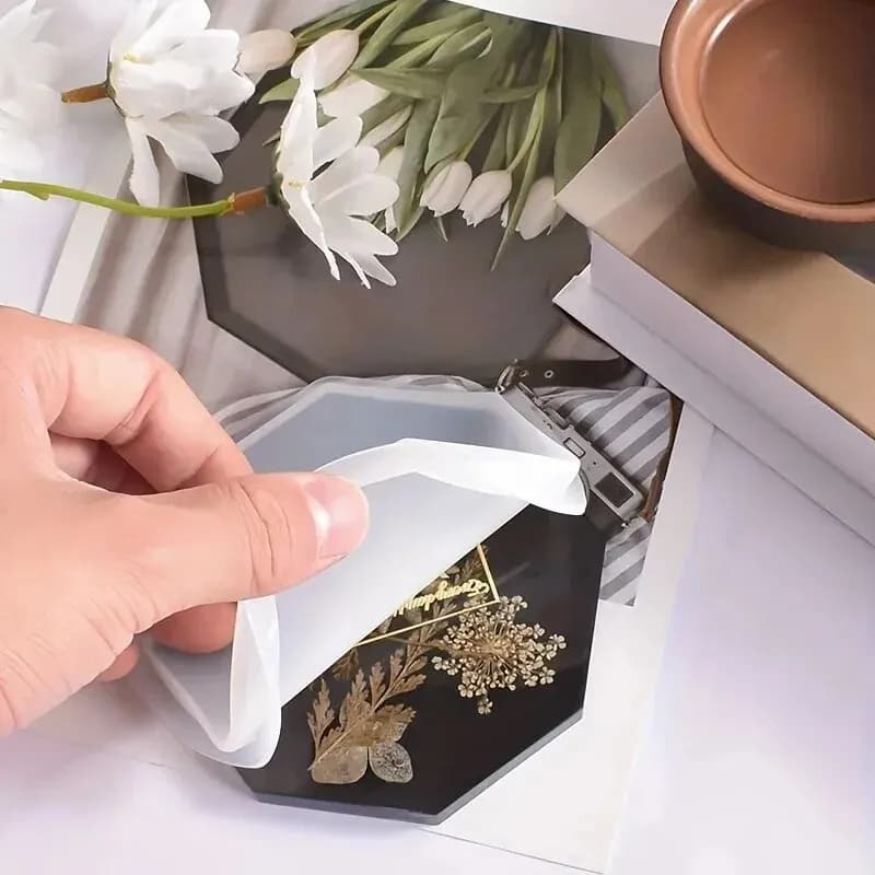 تتضمن مجموعة قوالب راتينج كوستر قطعة واحدة من قالب صندوق تخزين كوستر، 4 قطع من قالب كوستر راتنج السيليكون لراتنجات الإيبوكسي - 5