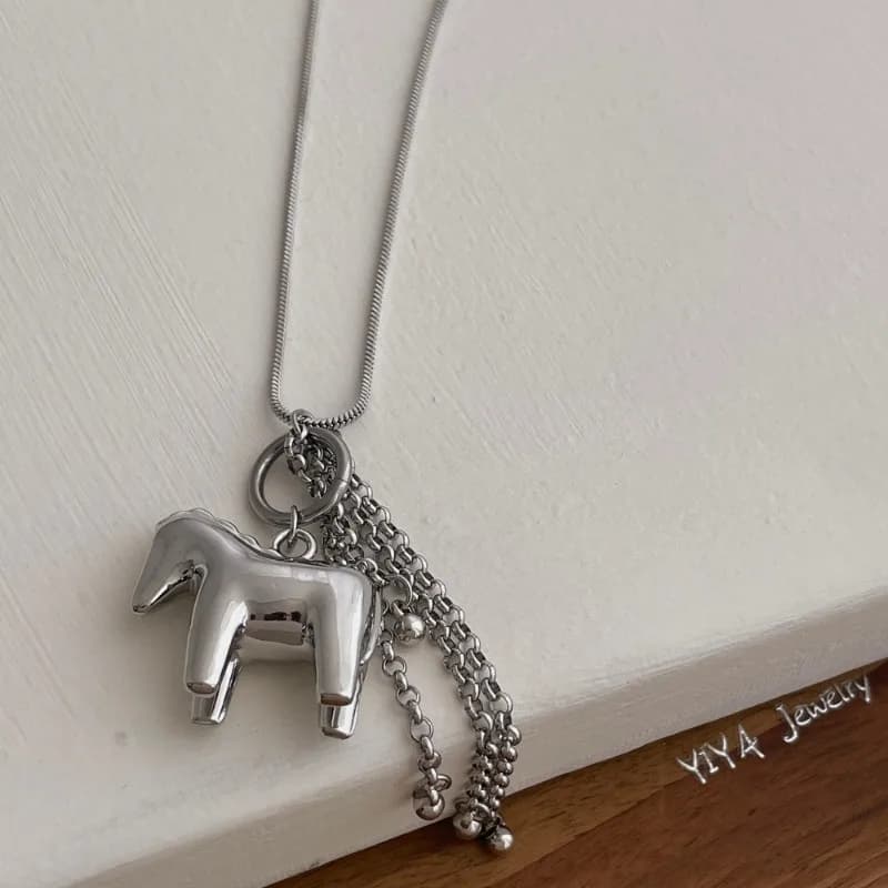 قلادة مينار إن إس موضة بسطح أملس على شكل حصان مع شرابة معلقة للنساء سلسلة ثعبان مطلية بالفضة سلسلة طويلة للكنزة - 5