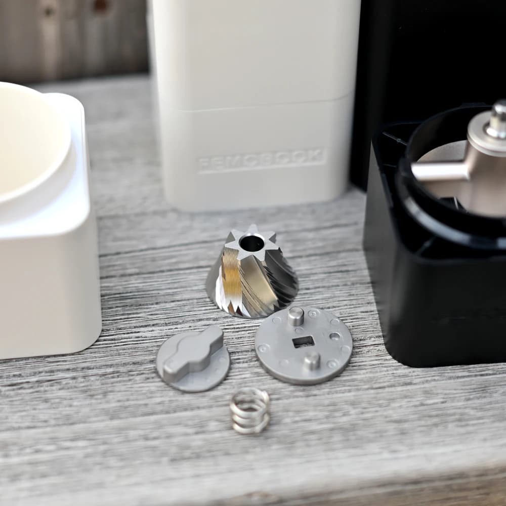 مطحنة كهربائية محمولة FEMOBOOK A2، قابلة للشحن، مع شفرة 7 نواة، تصميم بجذب مغناطيسي، بطارية 4000 مللي أمبير - 4