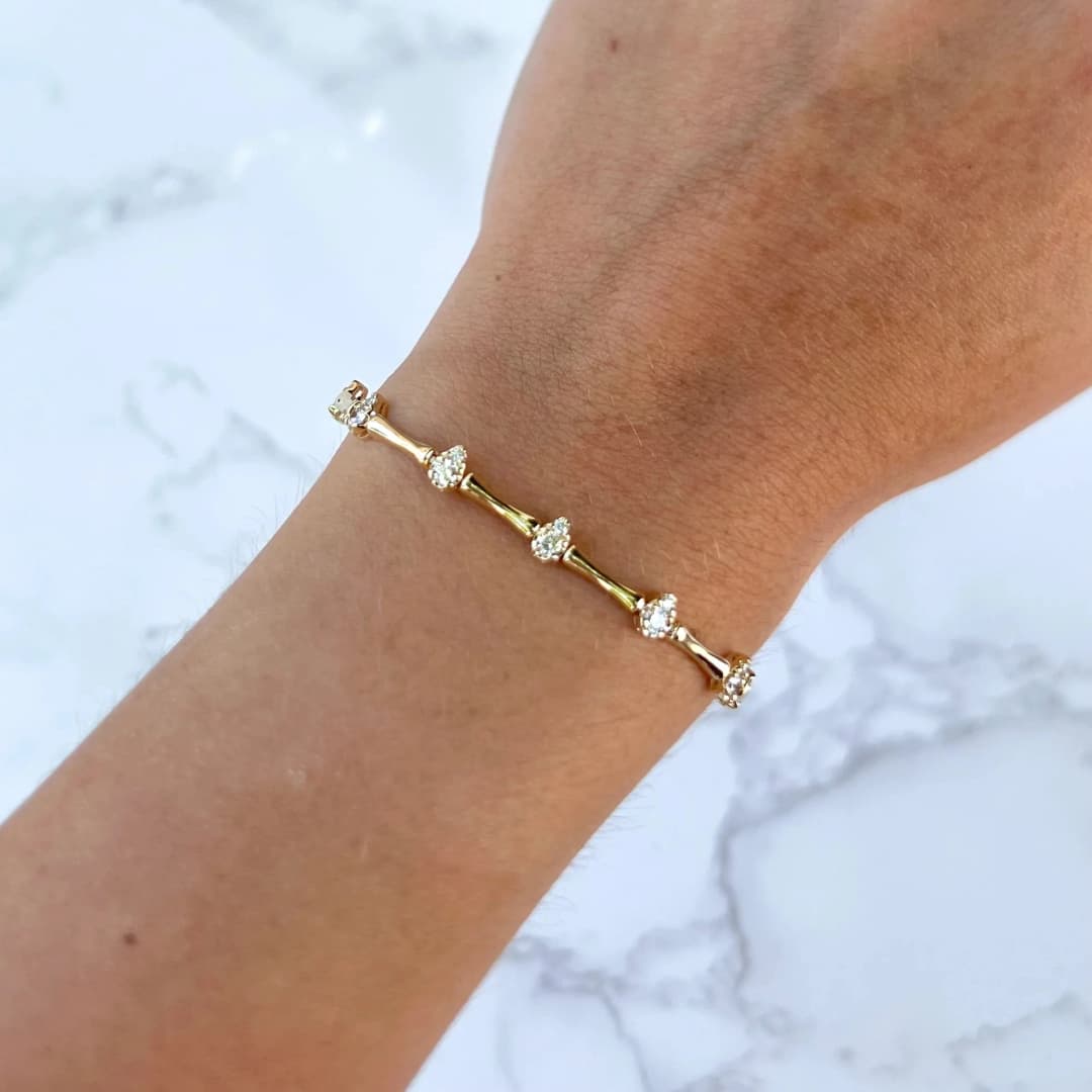 سوار نسائي على شكل سلسلة تنس مرصعة بالزركونيوم المكعب بلون ذهبي، تصميم على شكل عظمة خيزران