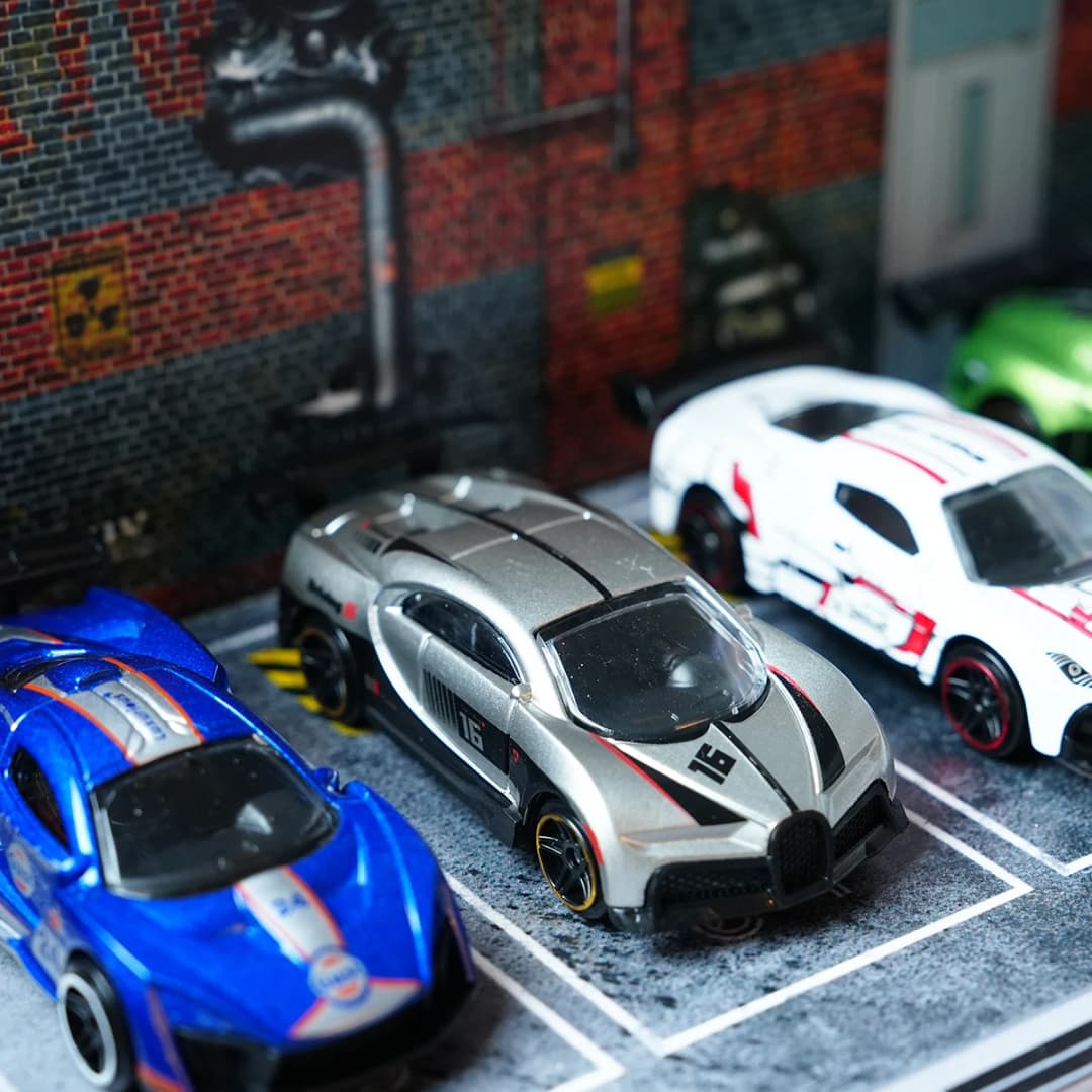 نموذج سيارة خارقة من السبائك، جسم من السبائك، صندوق عرض متاح للشراء، مخطط ألوان فضي-أسود رائع، مليء بالتفاصيل، مثالي لهواة جمع السيارات | للعرض واللعب وإهداؤه في أعياد الميلاد والعطلات (عيد الميلاد، الهالوين) - 5