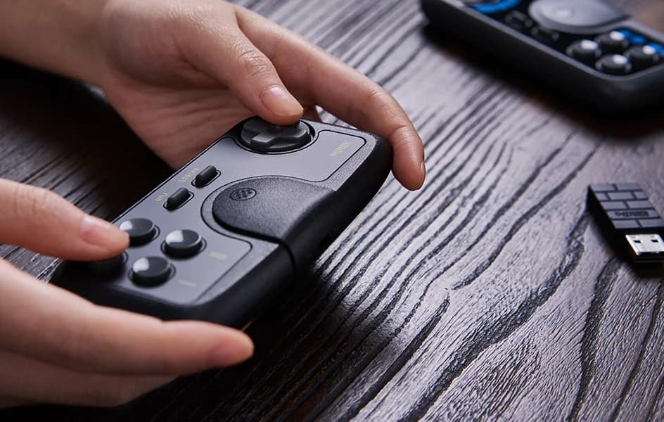 وحدة تحكم لاسلكية 8bitdo PCE Core 2.4G لأجهزة PC Engine Mini وCoreGrafx Mini وTurboGrafx-16 Mini لنينتندو سويتش - 6