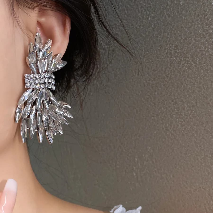 أقراط مسامير كبيرة مرصعة بالكريستال اللامع للنساء، تصميم فاخر من العلامة التجارية، إكسسوارات أذن للحفلات، مجوهرات حفلات العطلات - 6