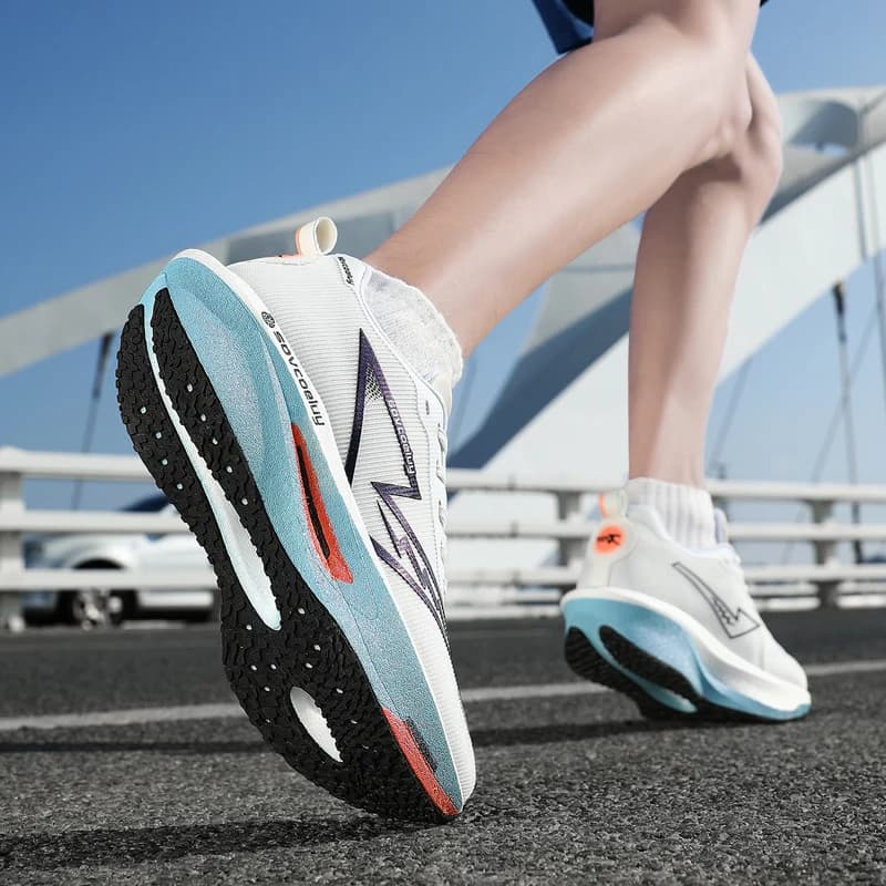أحذية جري بلوحة كربون متخصصة للماراثون رجال رياضية خفيفة الوزن قابلة للتنفس أحذية نسائية مريحة رياضية مقاومة للانزلاق - 4