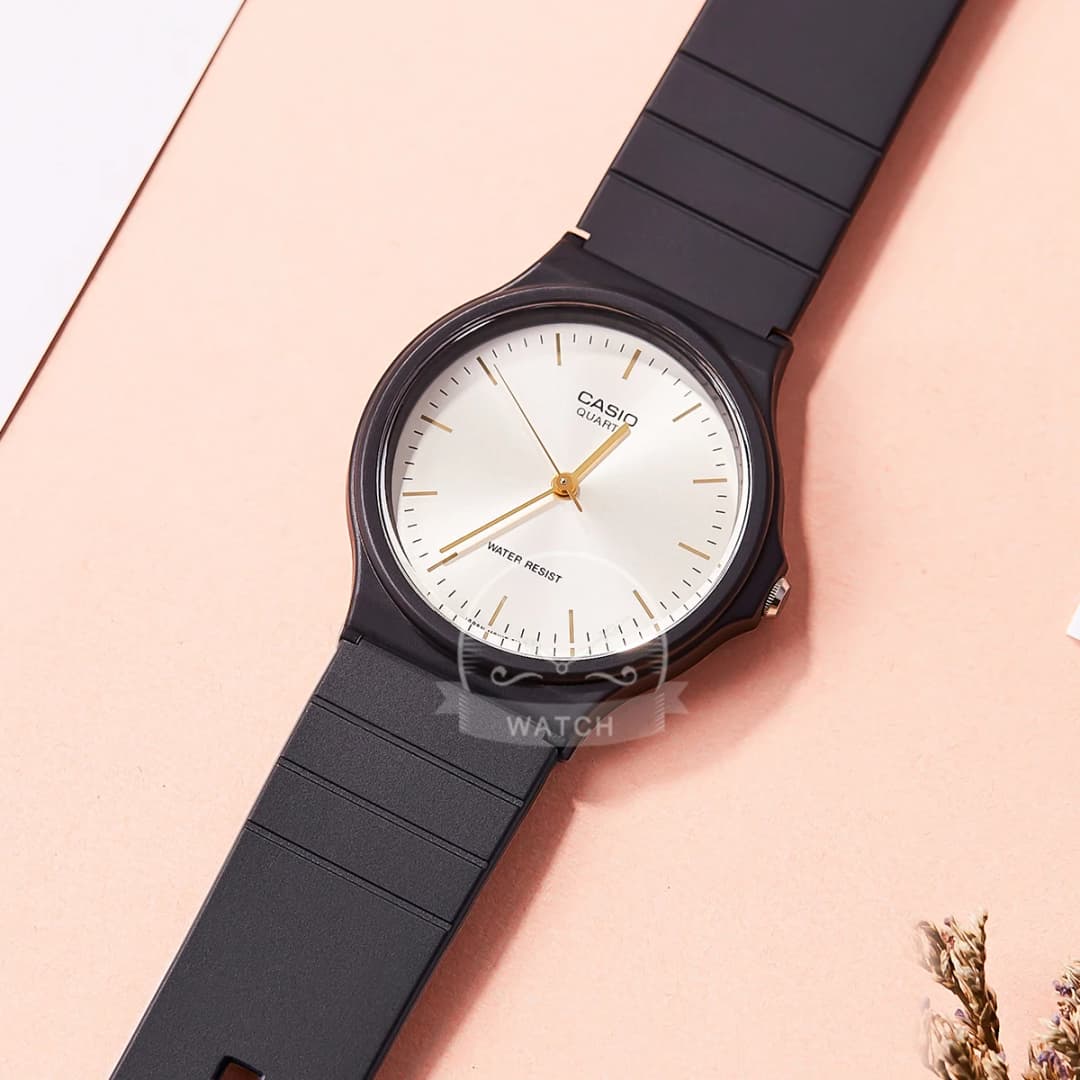 ساعة Casio رجالية فاخرة مقاومة للماء حتى 30 متر مع تصميم عسكري - 3