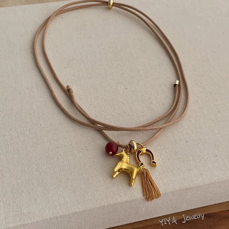 قلائد معلقة بخرز متعدد الشرابات على شكل حصان كارتوني معدني مضحك من مينار للنساء، سلسلة قلادة طويلة قابلة للتعديل من حبل الشمع - 5