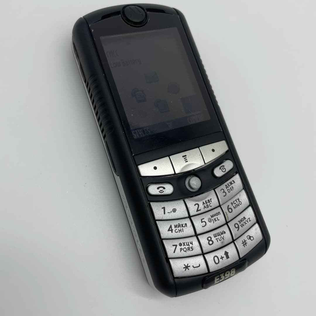هاتف محمول موتورولا E398 أصلي مفتوح 2G بشاشة 1.9 بوصة وبطارية 830 مللي أمبير وكاميرا 0.3 ميجابكسل وبلوتوث - 5