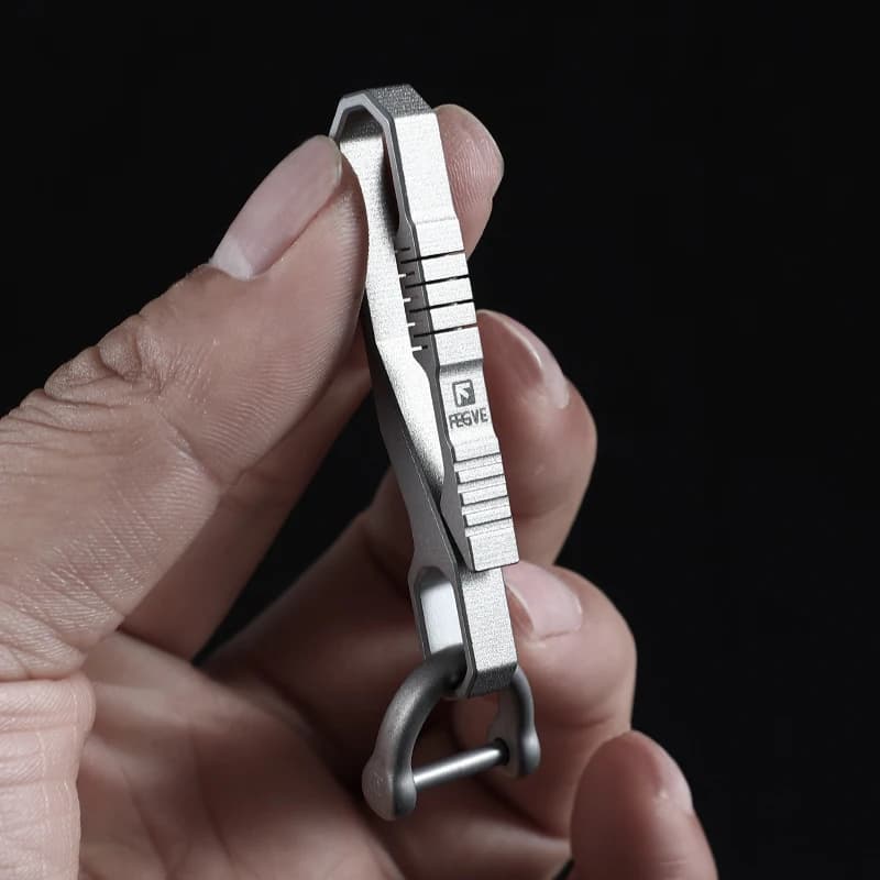 سلسلة مفاتيح تيتانيوم فاخرة، حامل مفاتيح خفيف الوزن مع مشبك حزام، هدية عيد الأب - 3