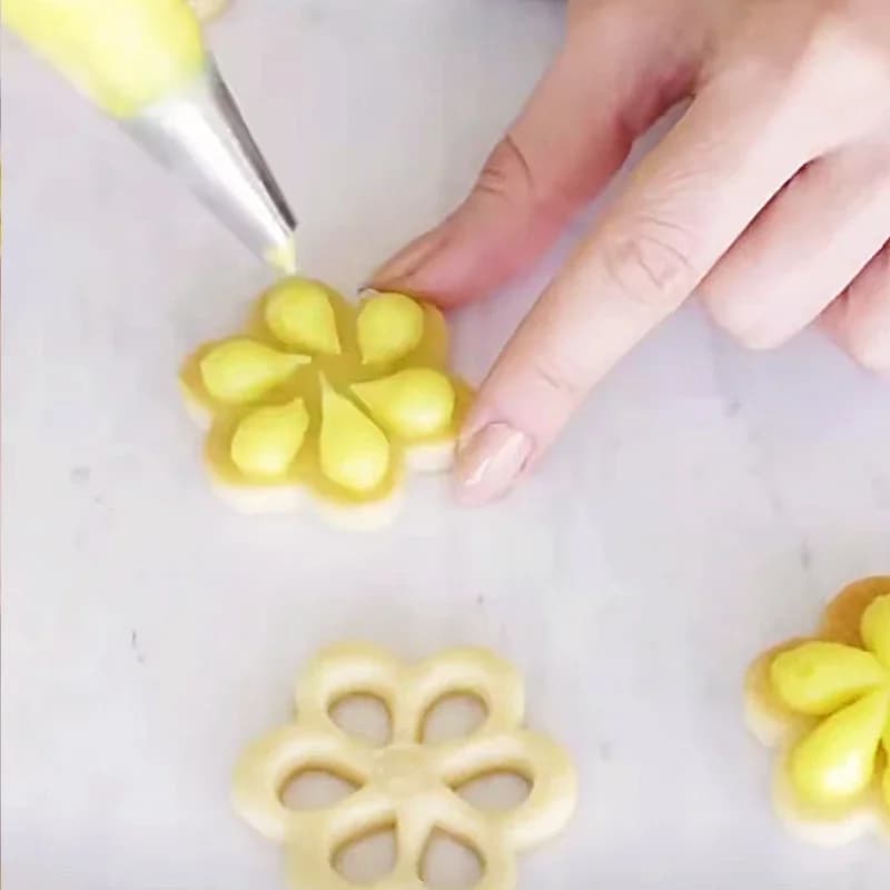 أدوات خبز لقوالب بسكويت ثلاثية الأبعاد مع قواطع كوكيز على شكل زهور وختم فوندان قابل للضغط لزينة كعك أعياد الميلاد - 3