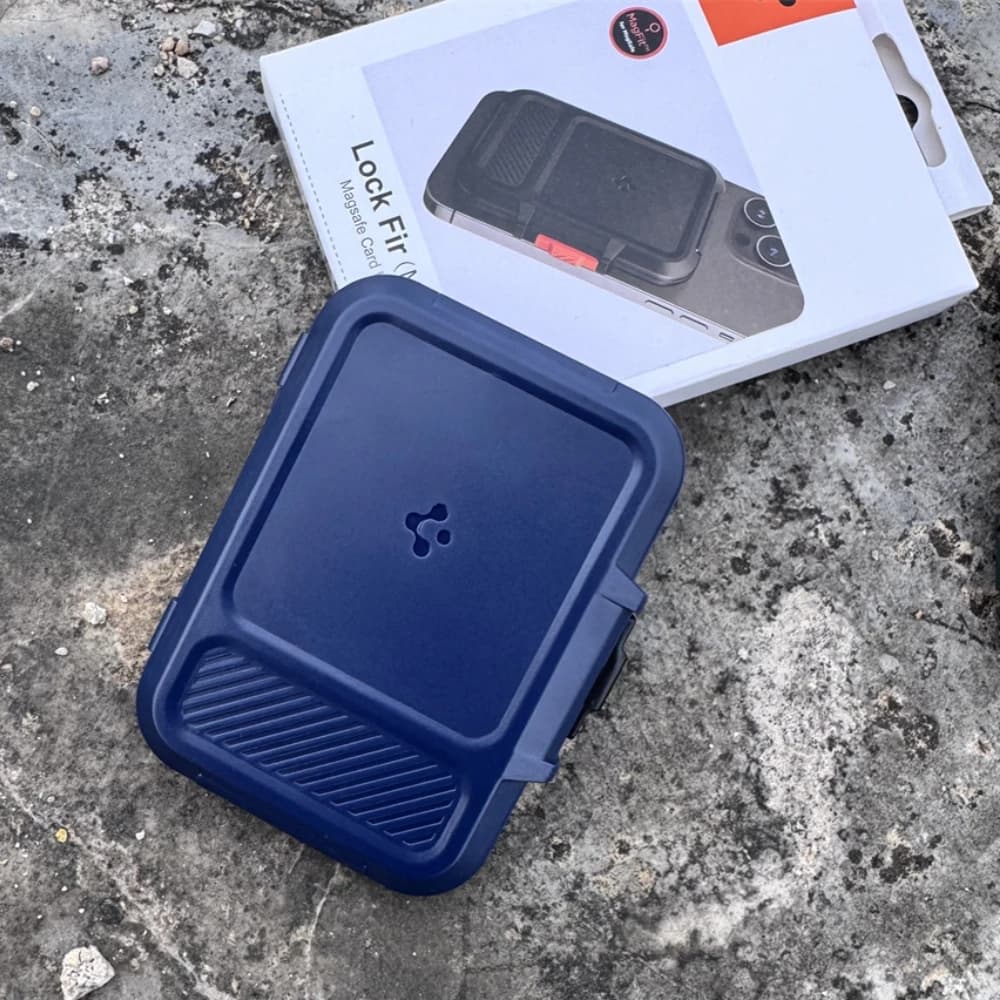 حامل بطاقات مغناطيسي قوي من Spigen لمحفظة MagSafe لهواتف iPhone 17 و16 و15 وسلسلة Pixel 10 مع قفل آمن يحمل 5-6 بطاقات - 4
