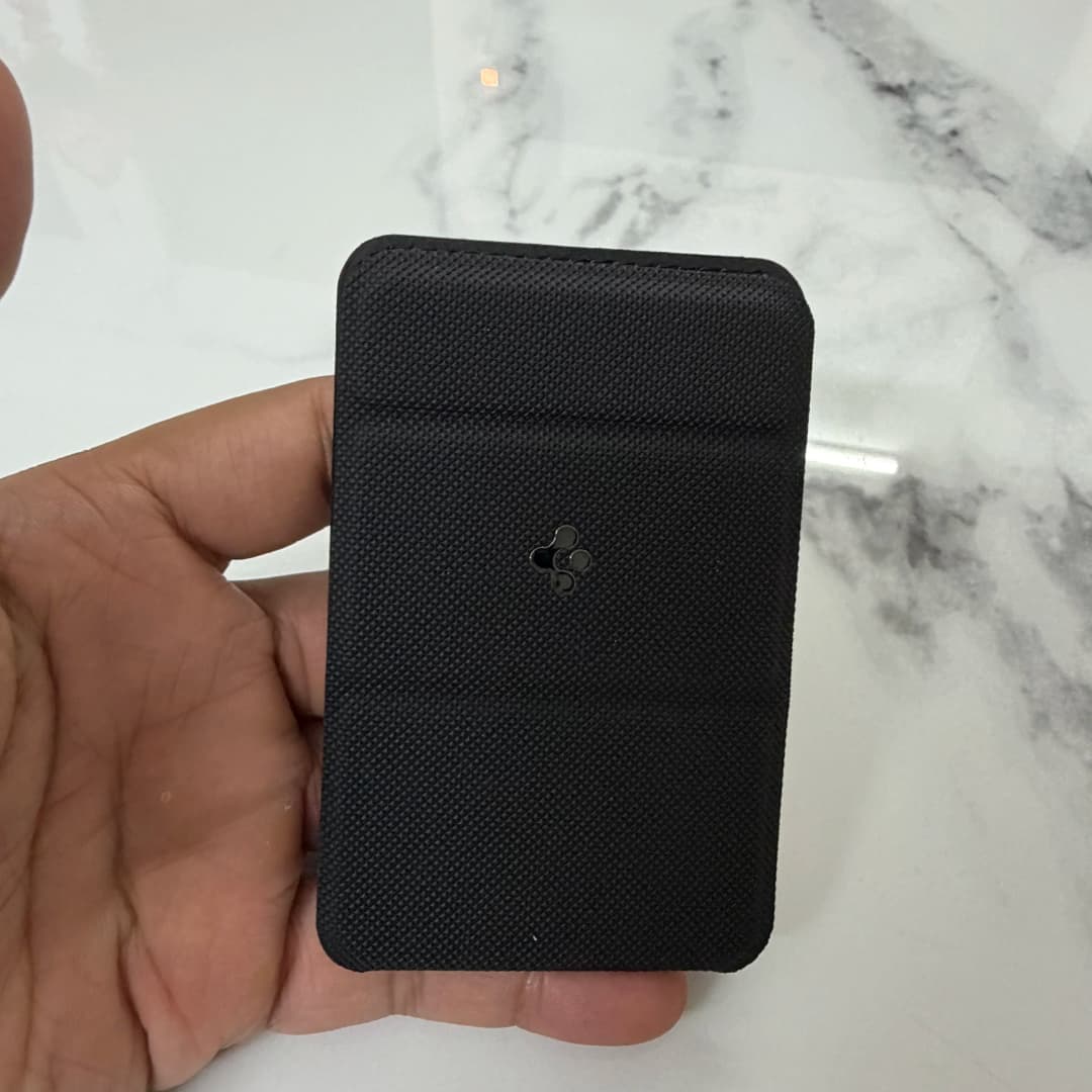 حافظة بطاقات محفظة Spigen الأصلية القابلة للطي المغناطيسية لهواتف iPhone 17 و16 و15 و14 Pro Max متوافقة مع Magsafe مع حامل صندوق - 2