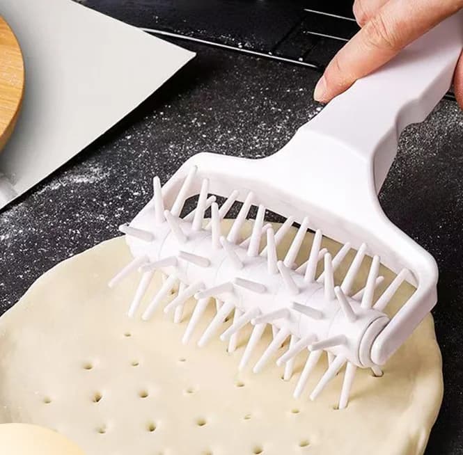 البيتزا الأسطوانة دبوس البيتزا الكوكيز أدوات الخبز البلاستيك أداة فرد العجين المعجنات فطيرة إبرة عجلات القاطع ماكينة خياطة ثقب الخبز لكمة